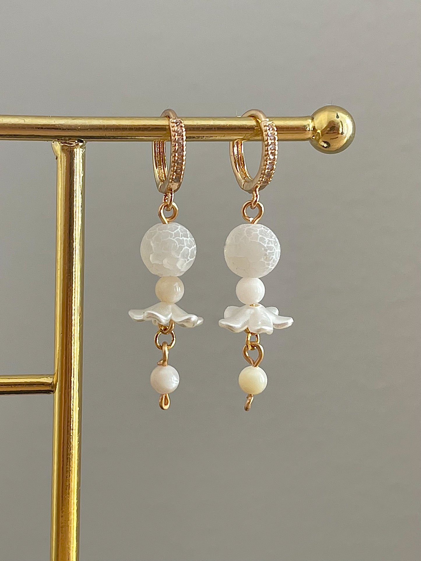 Misty Bloom earrings, golden