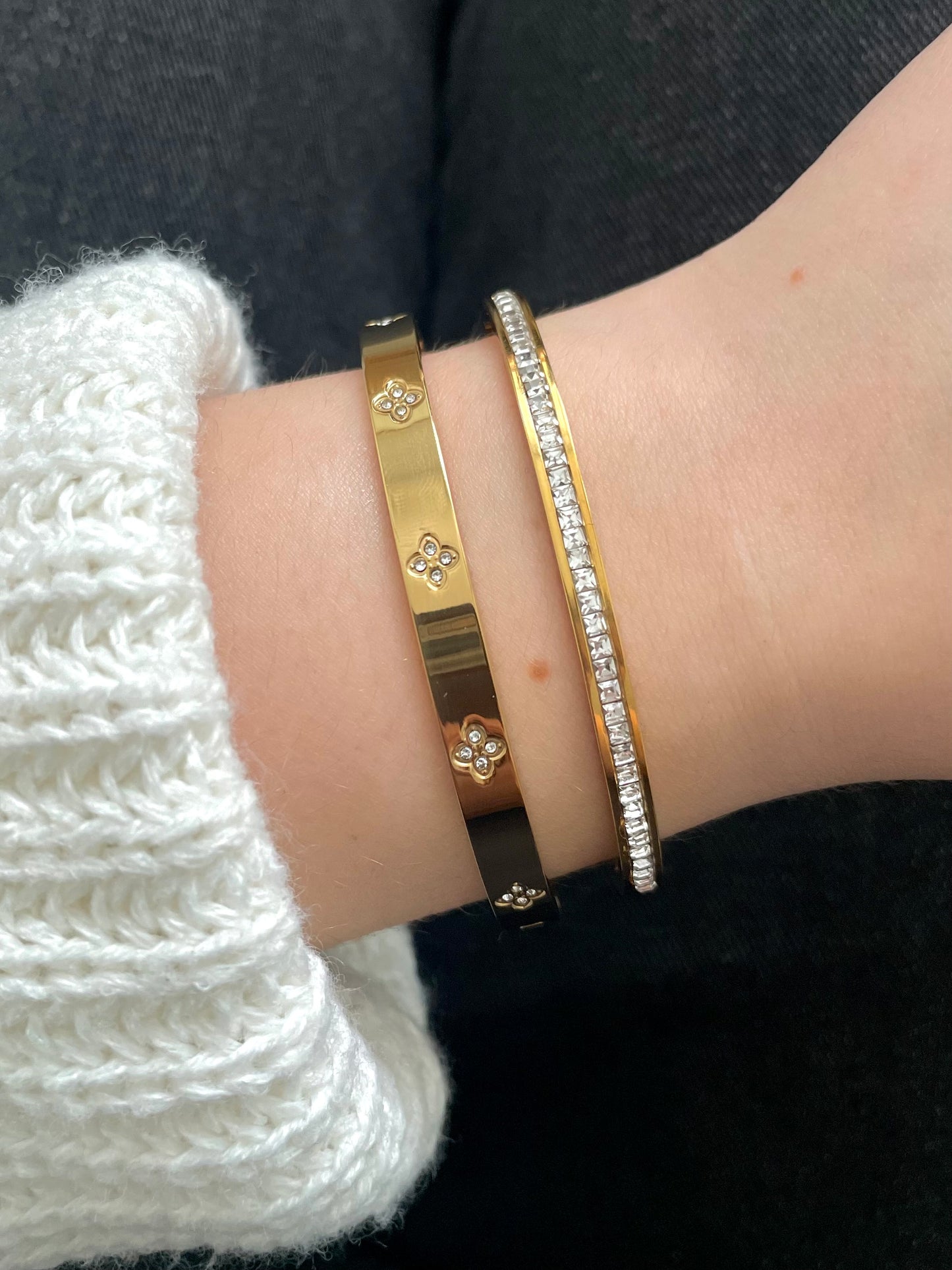 2x bangle set, golden bracelet set