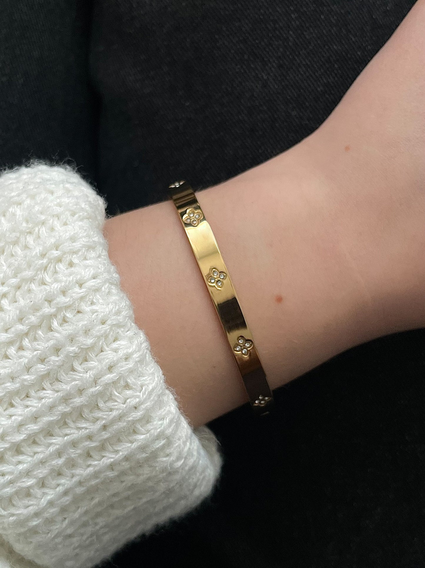 PREORDER 9.9. | Flower Rhinestone Classic Bangle Bracelet, Stainless Steel, durable everyday jewelry