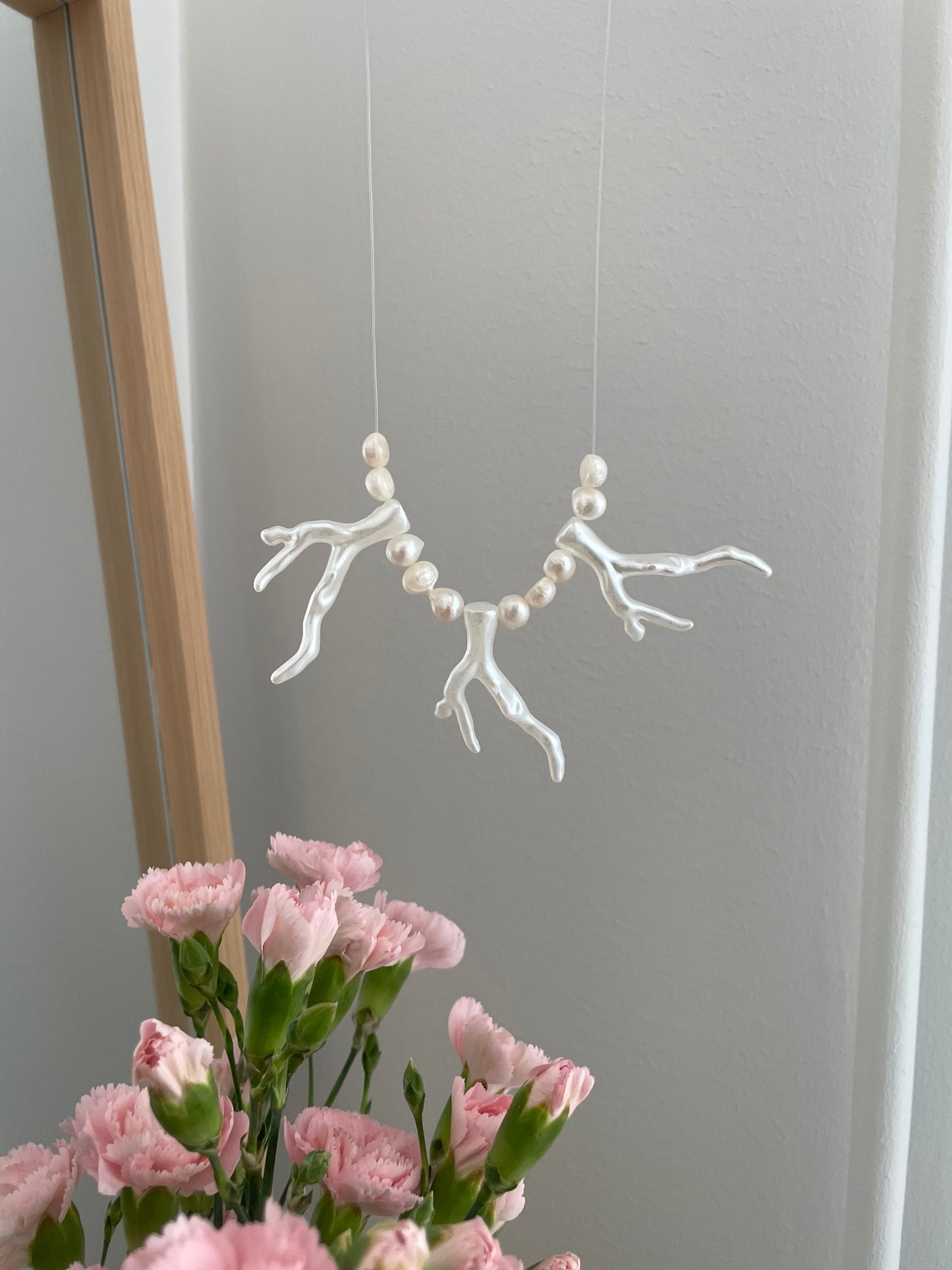 Coral Muse | Invisible necklace