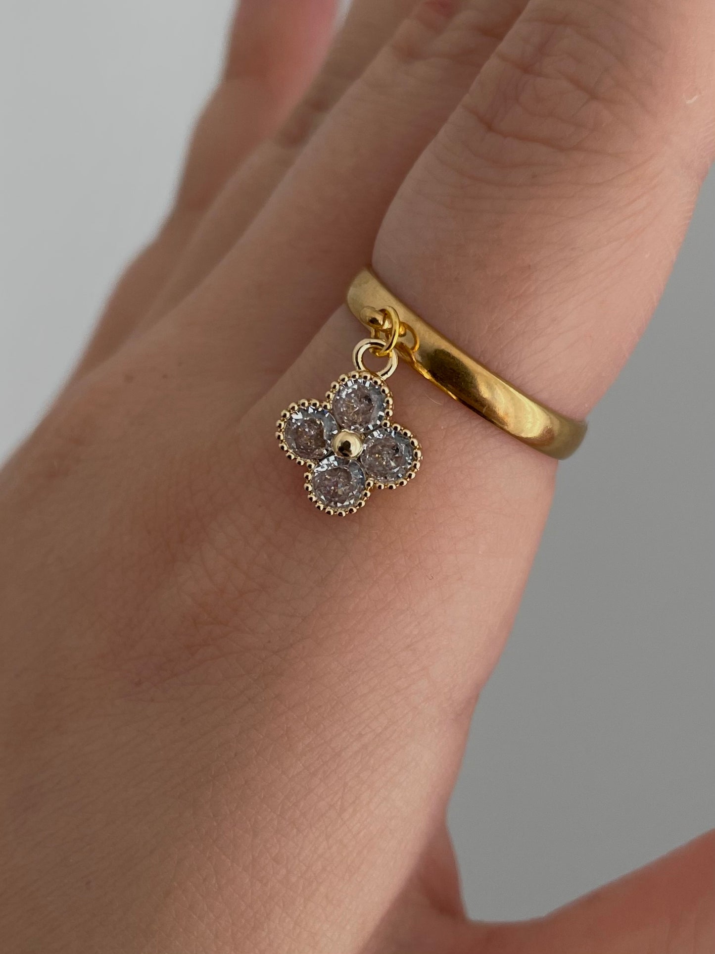 Dangle Clover Ring, gold