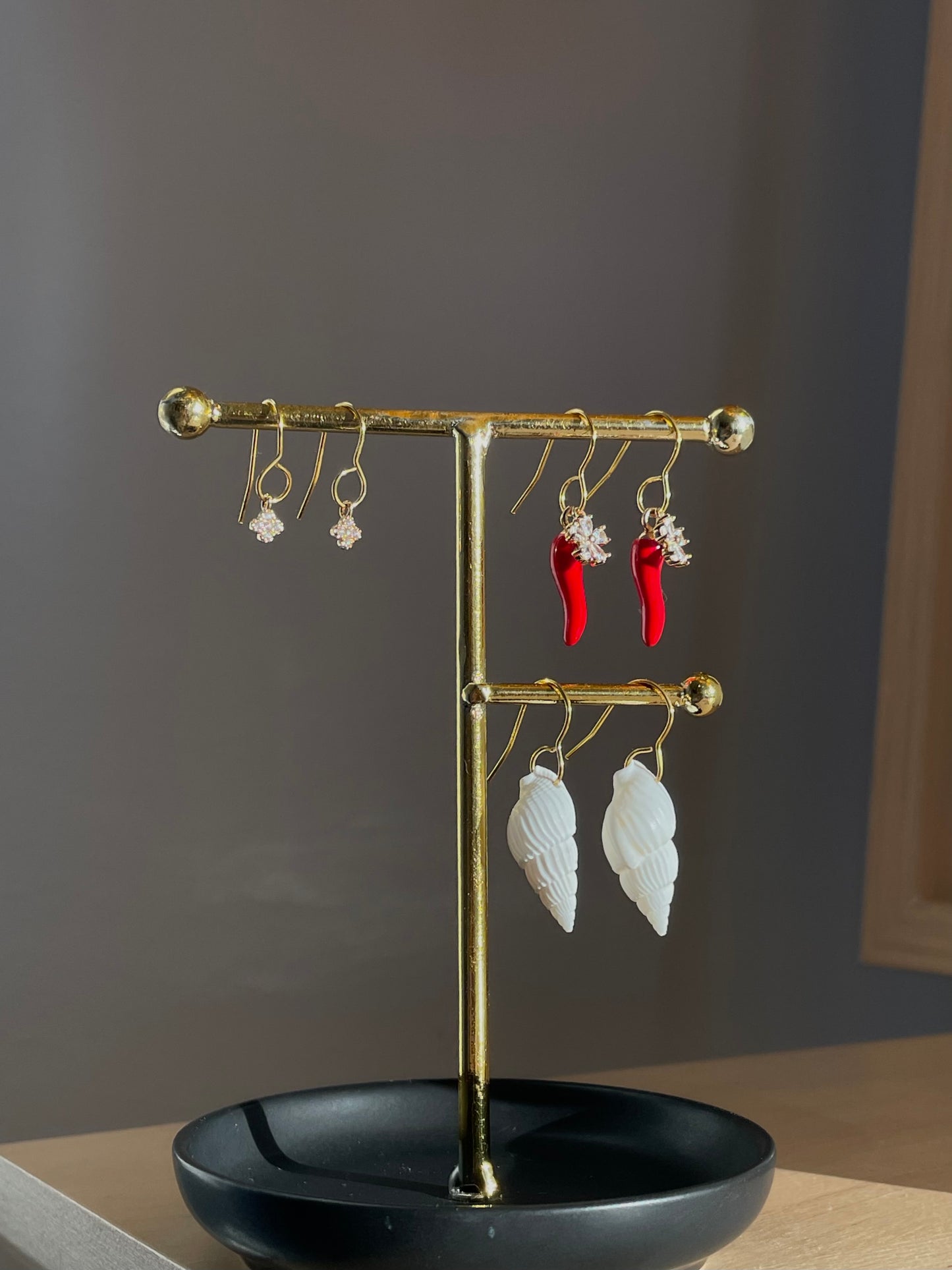 Dainty Hot Bloom earrings