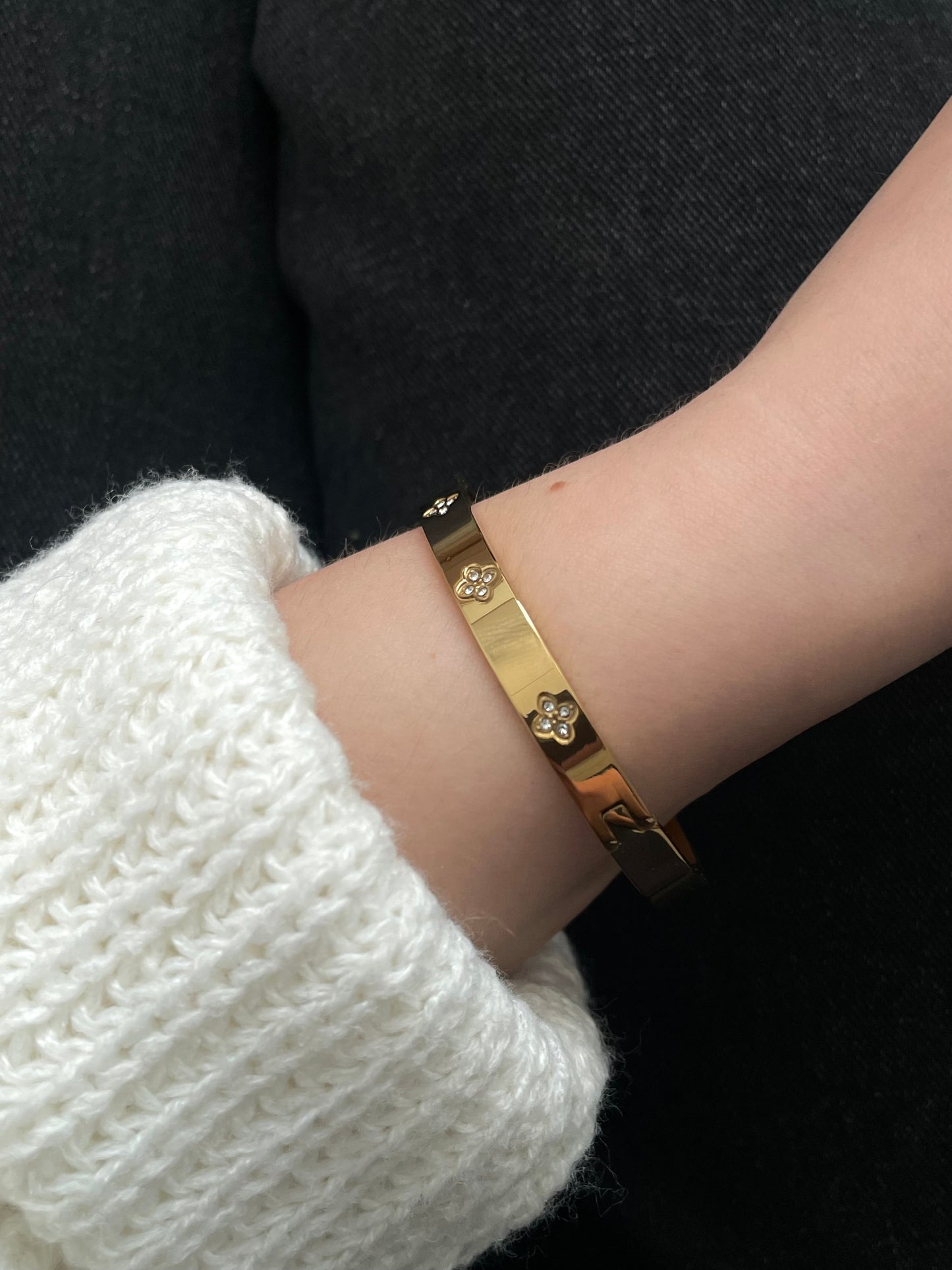 PREORDER 9.9. | Flower Rhinestone Classic Bangle Bracelet, Stainless Steel, durable everyday jewelry