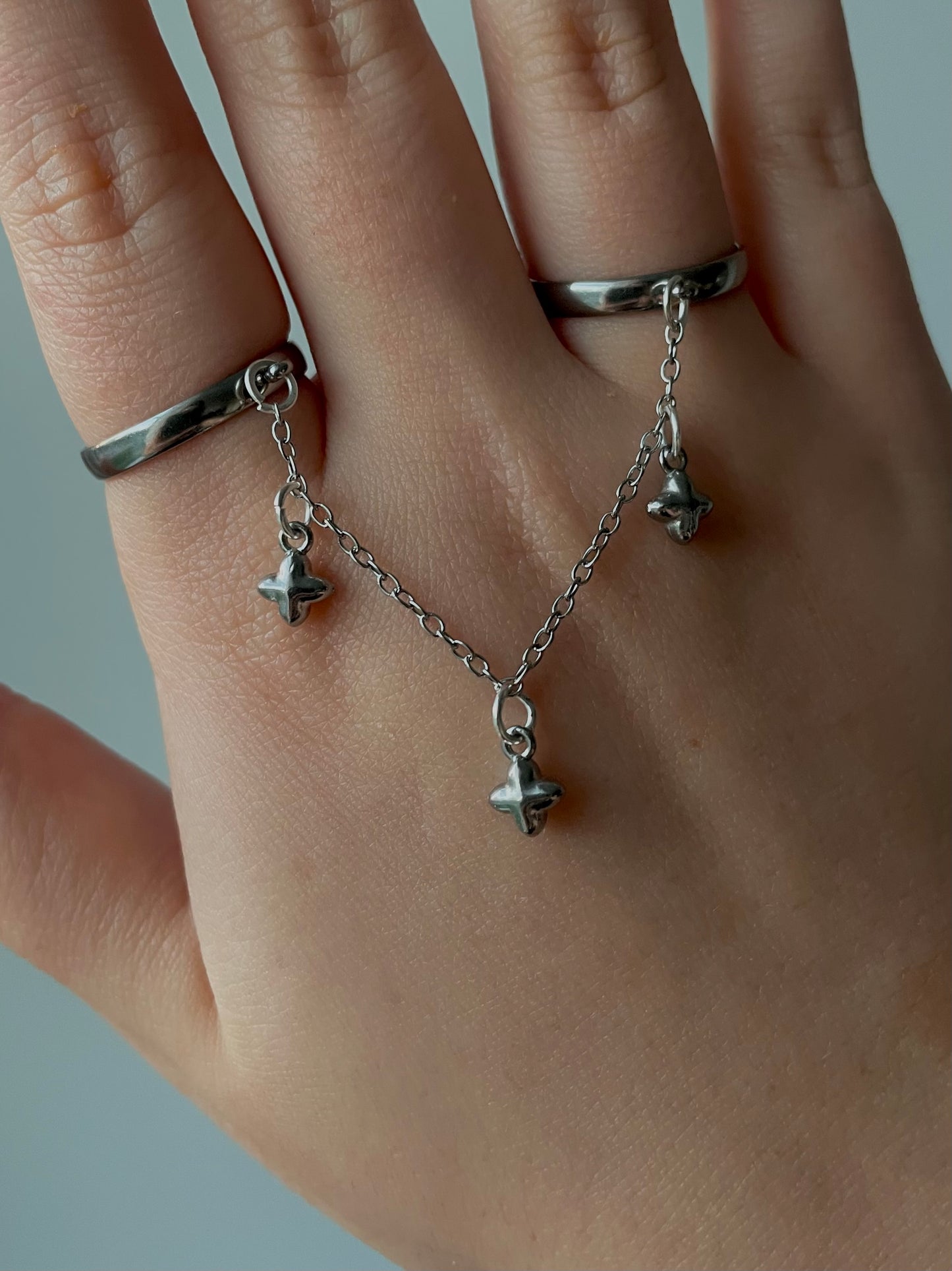 Double ring chain, silver matte clover