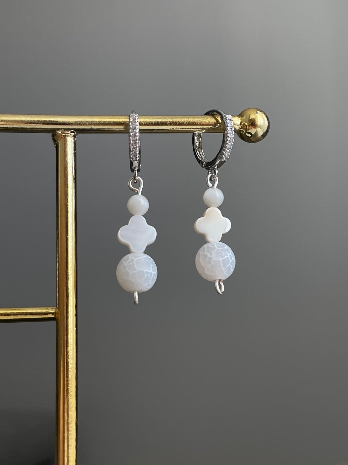 Amara earrings, silver