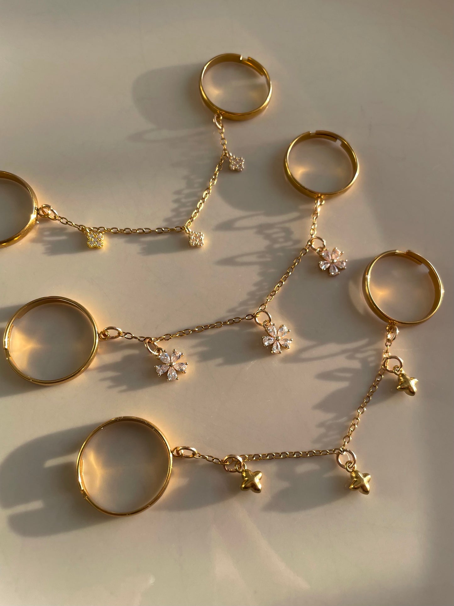 Double ring chain, gold rhinestone clover