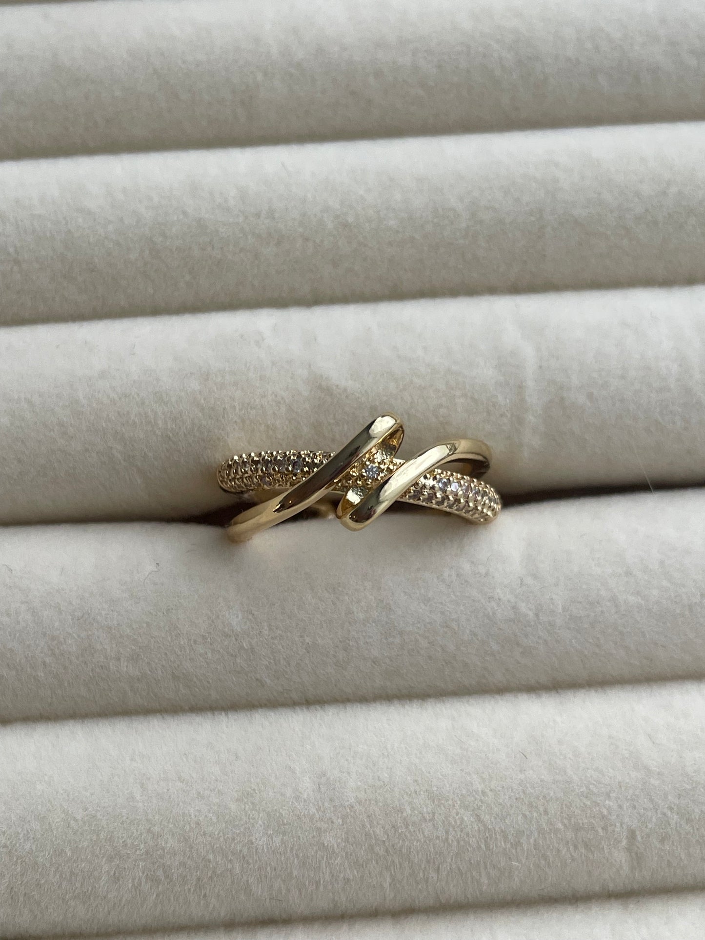 Rhea Ring, gold