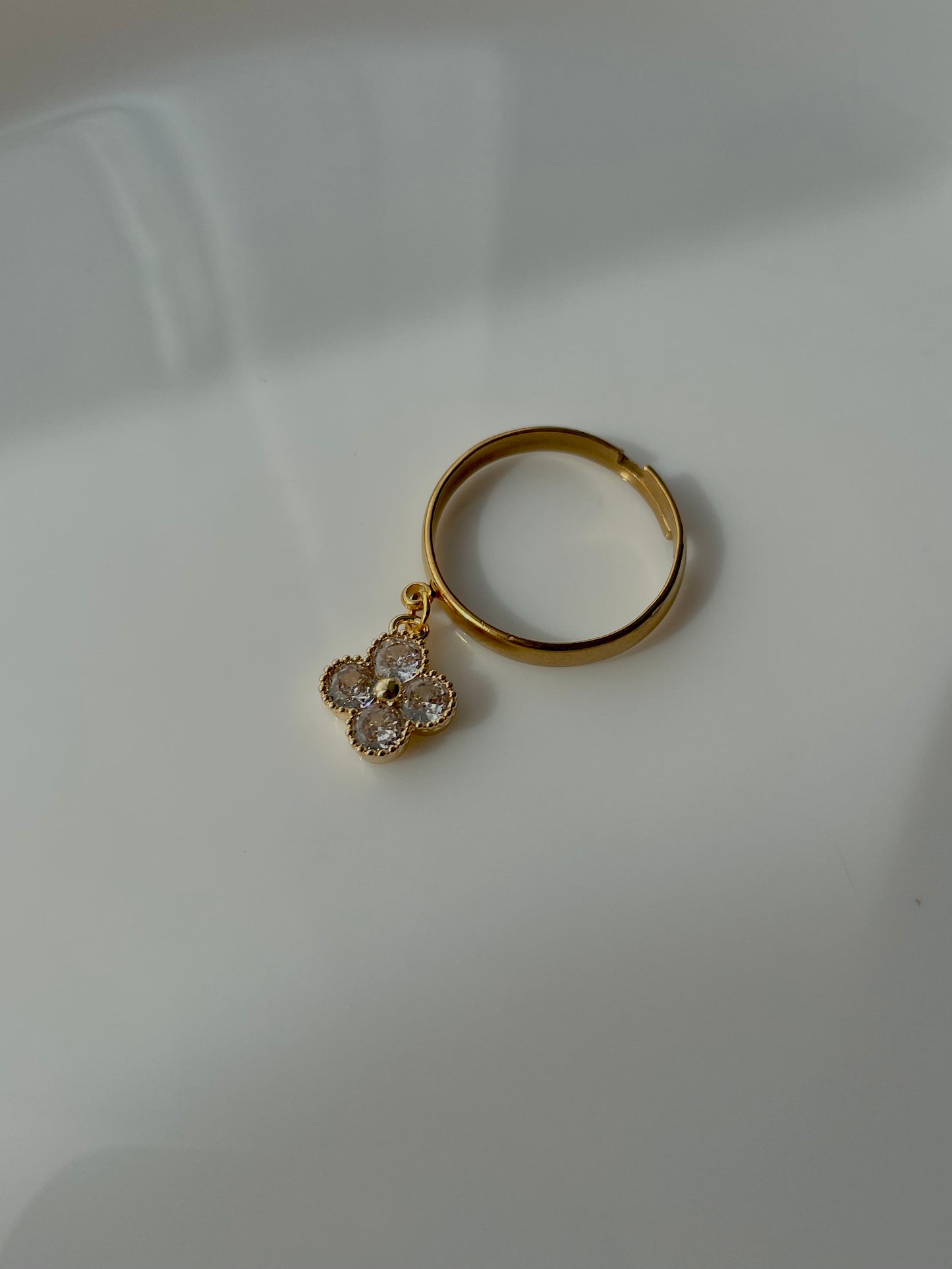 Dangle Clover Ring, gold