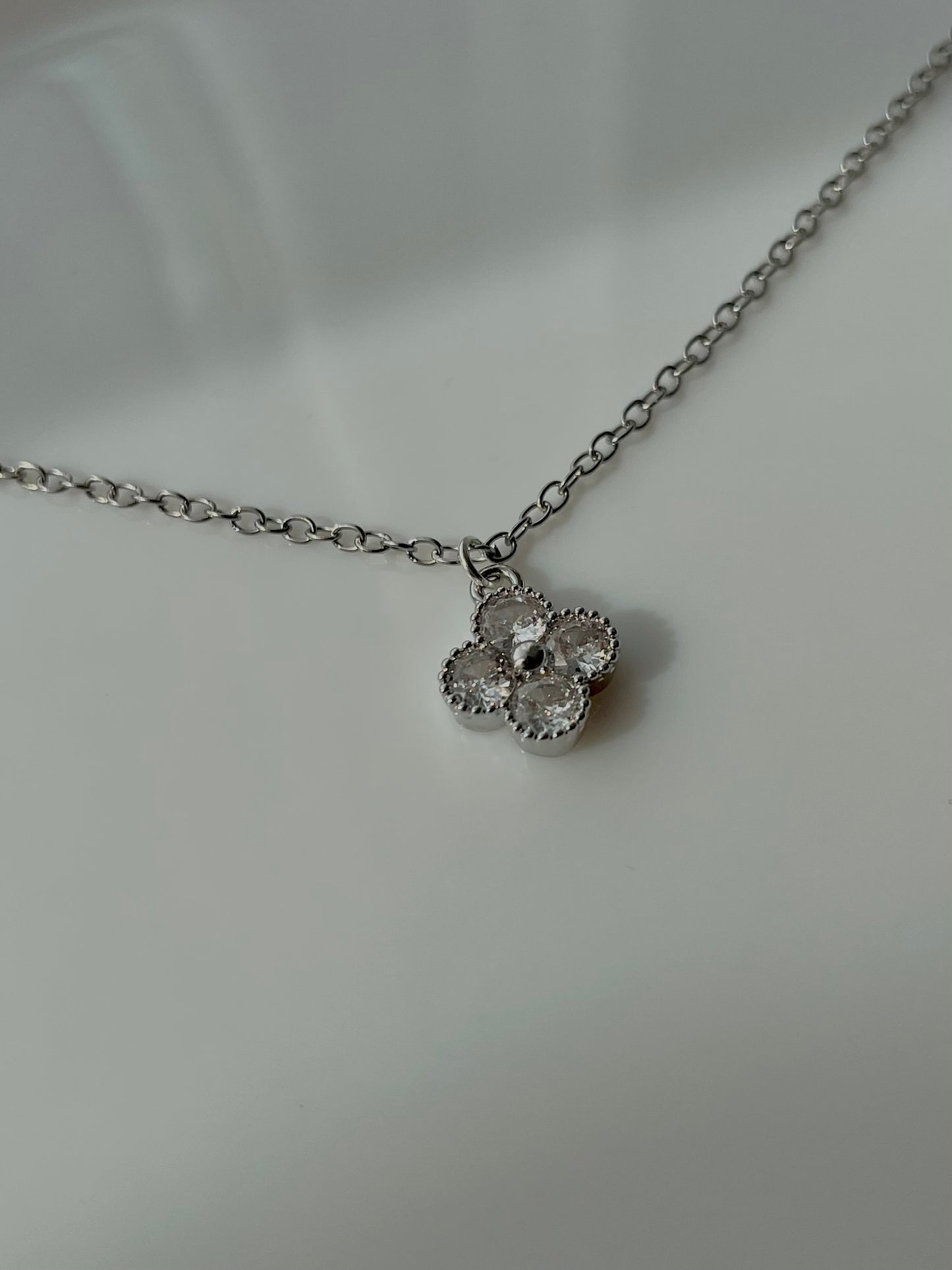 Clover Necklace, silver