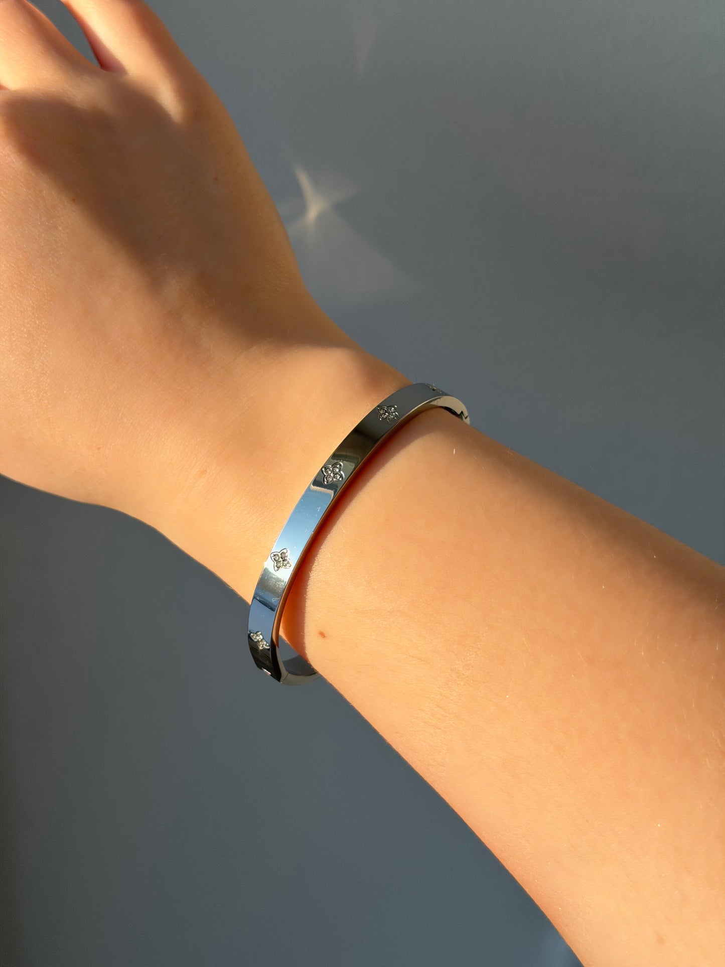 Flower Rhinestone bangle, stainless steel