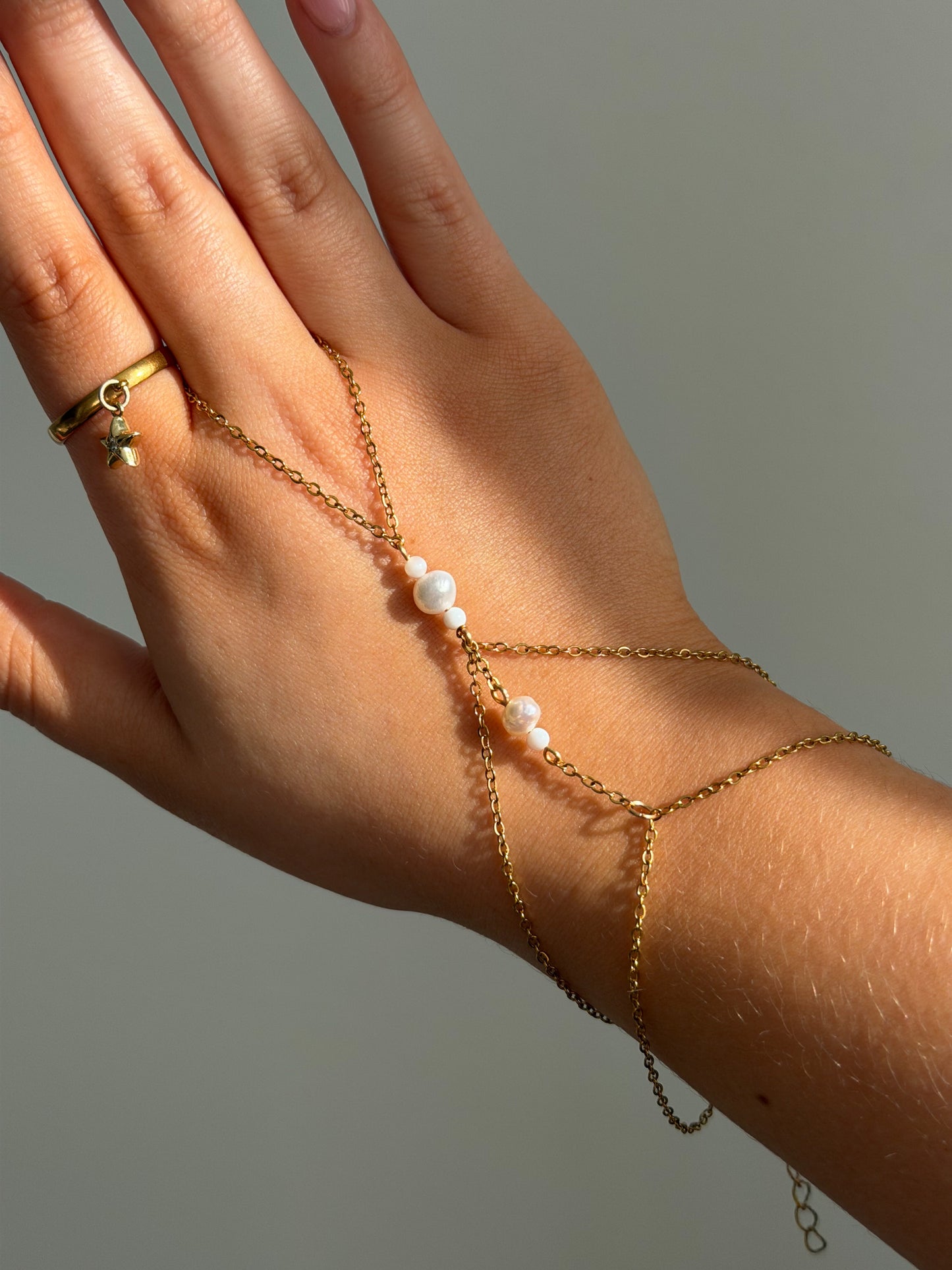 Riviera Hand Chain, gold