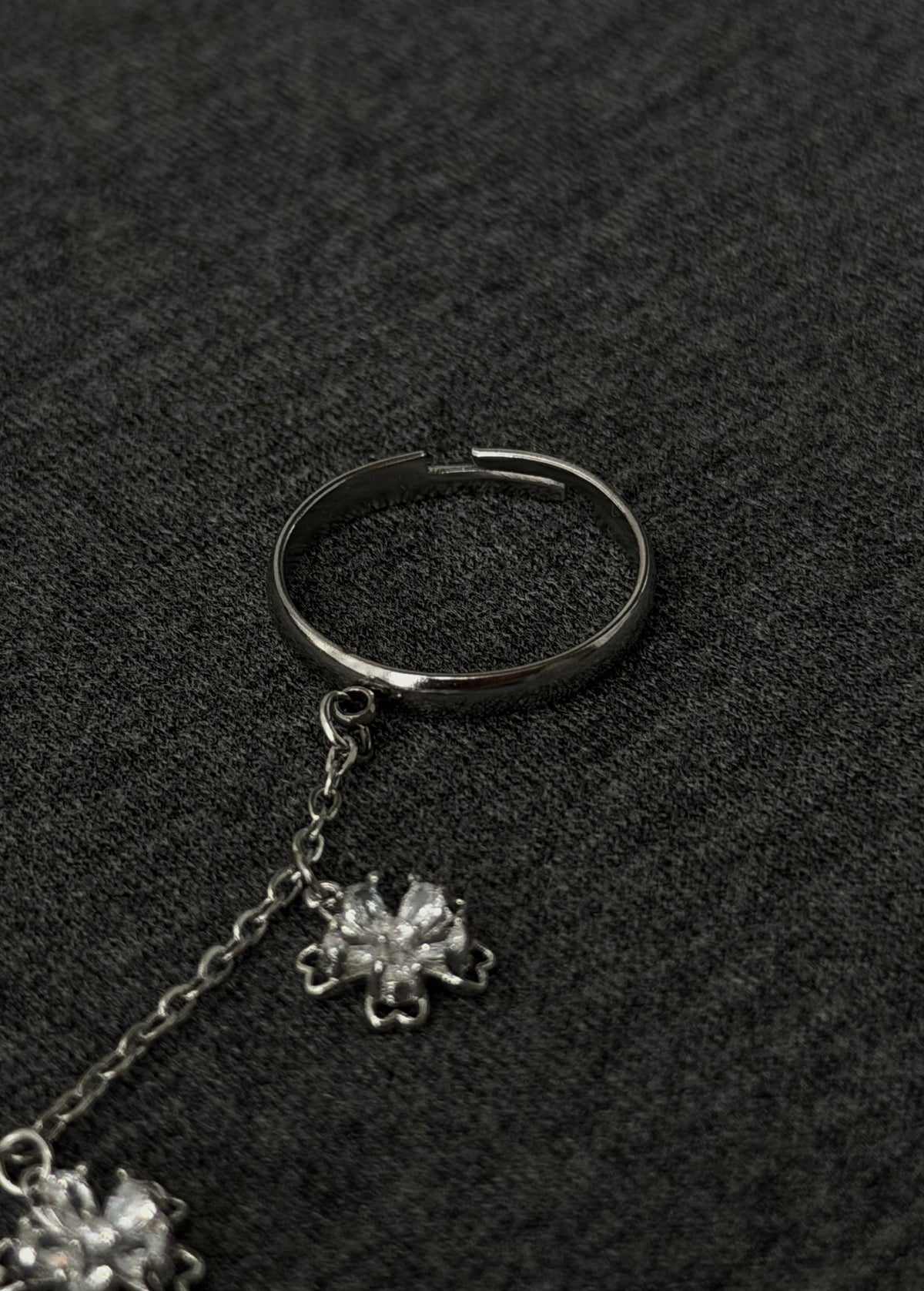 Double ring chain, silver rhinestone flower