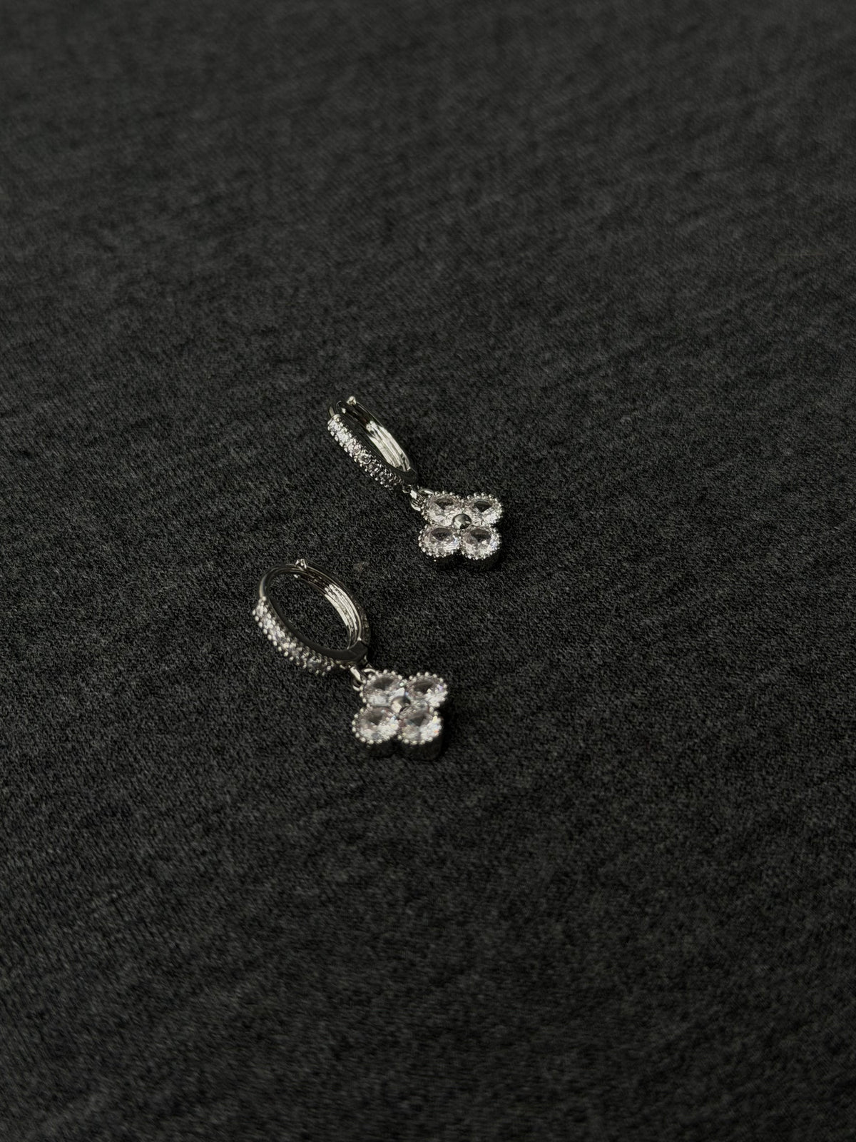 Clover earrings, silver