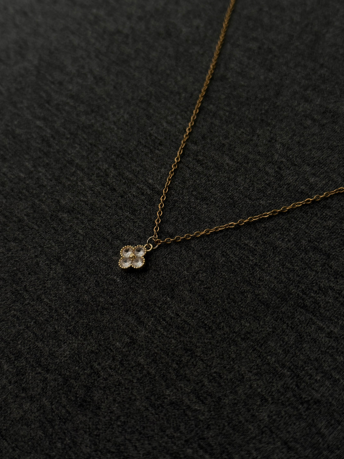 Clover Necklace, gold