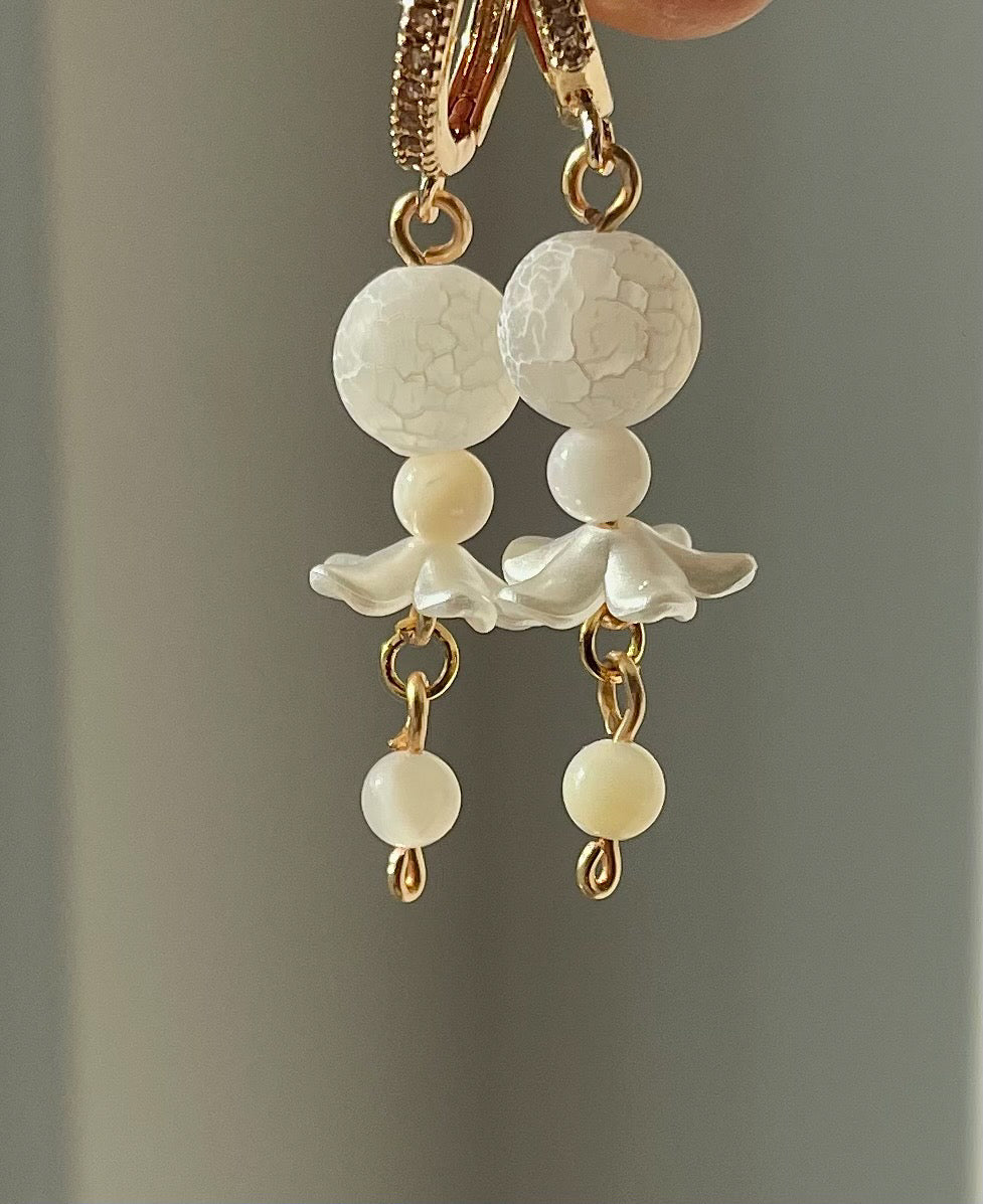 Misty Bloom earrings, golden