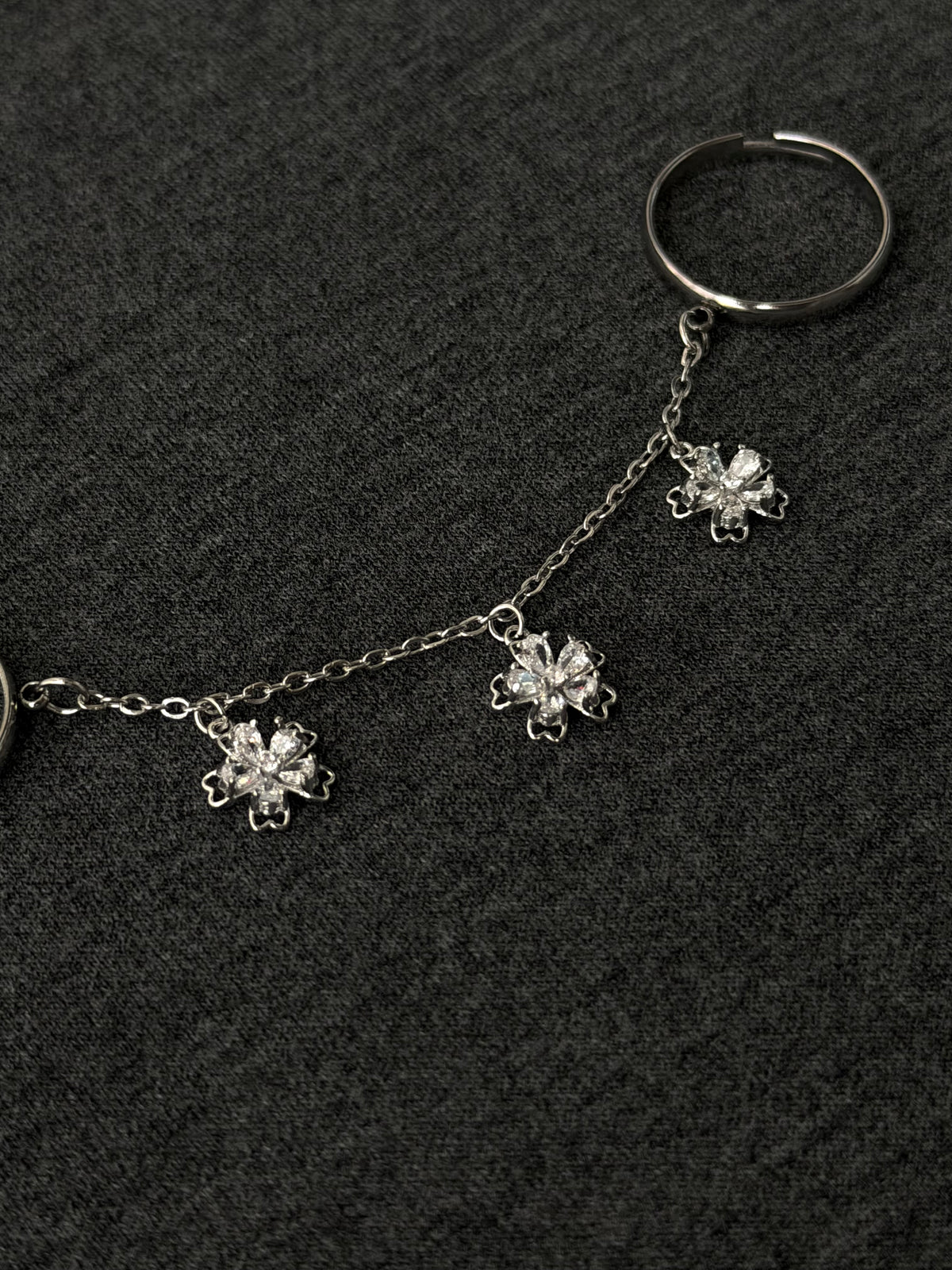 Double ring chain, silver rhinestone flower