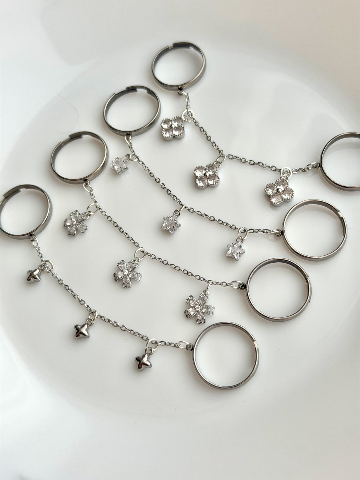 Double ring chain, silver rhinestone clover