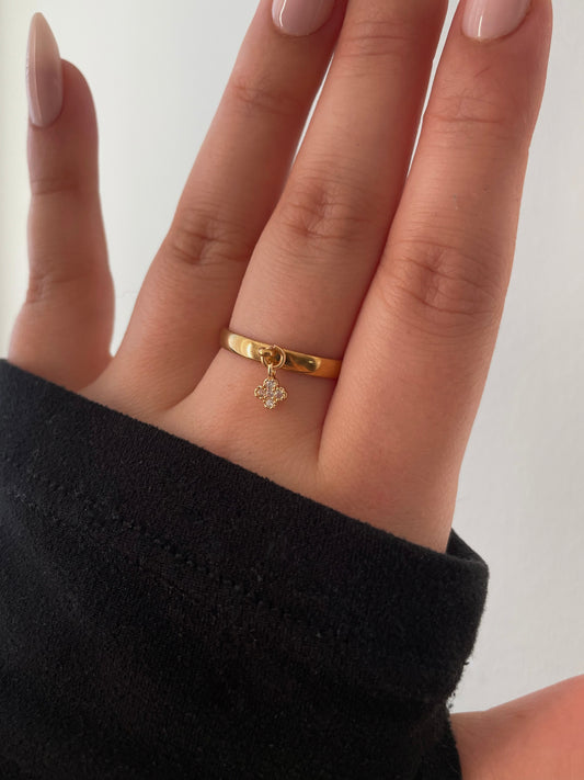Dainty Clover Ring