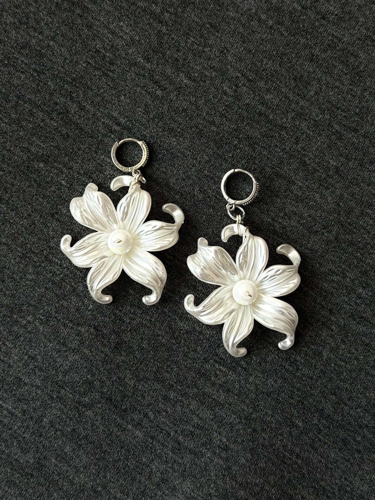 Alira earrings, silver