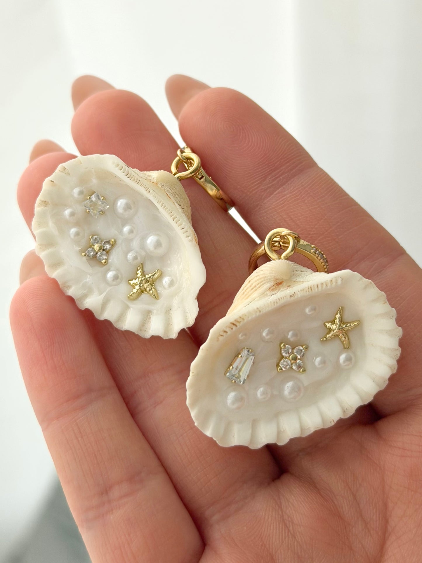 Tiny Treasure earrings, gold