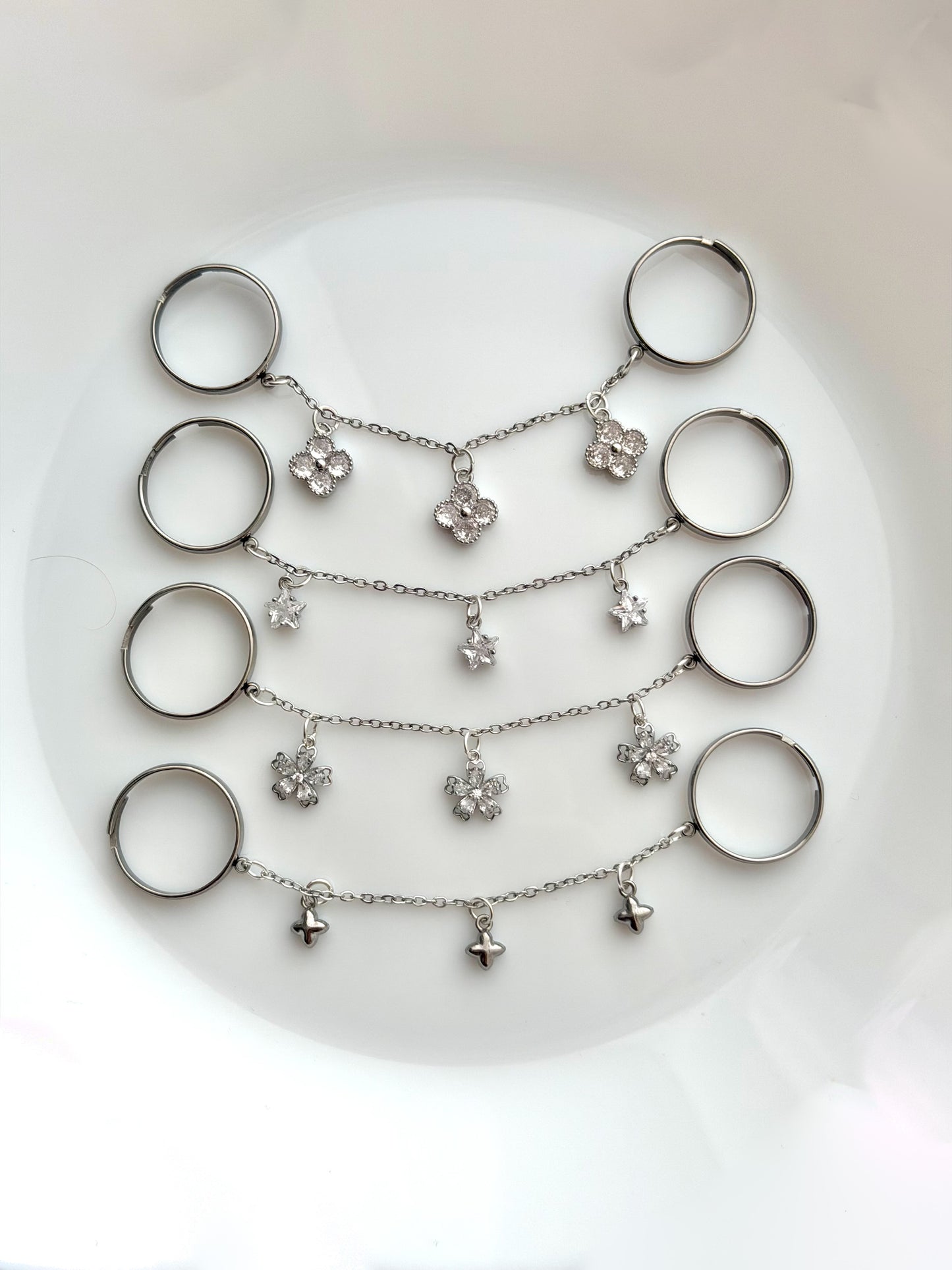 Double ring chain, silver rhinestone clover