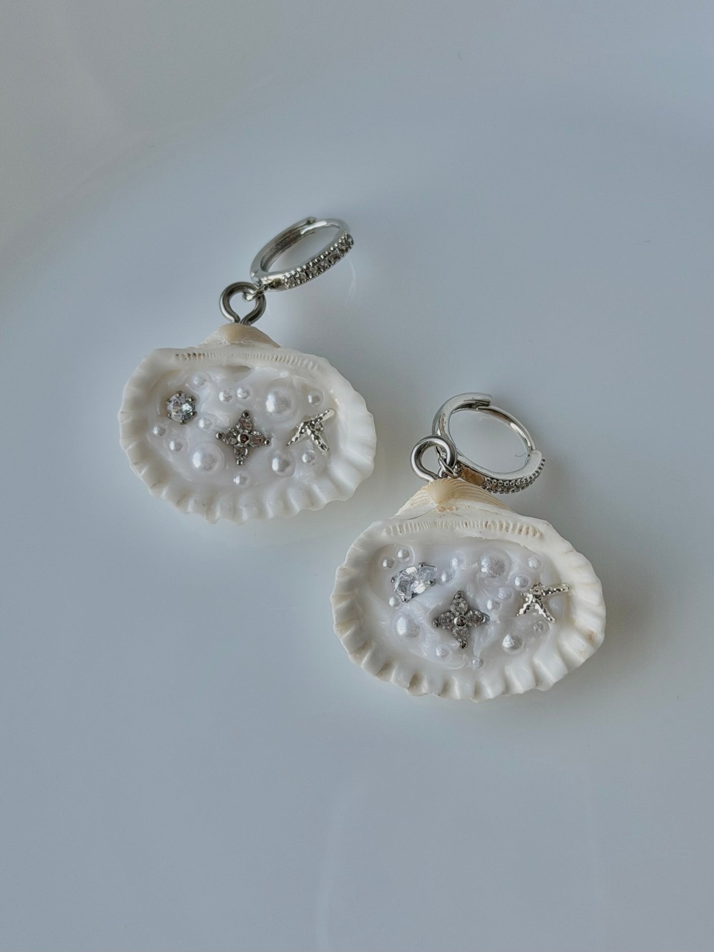Tiny Treasure earrings, silver