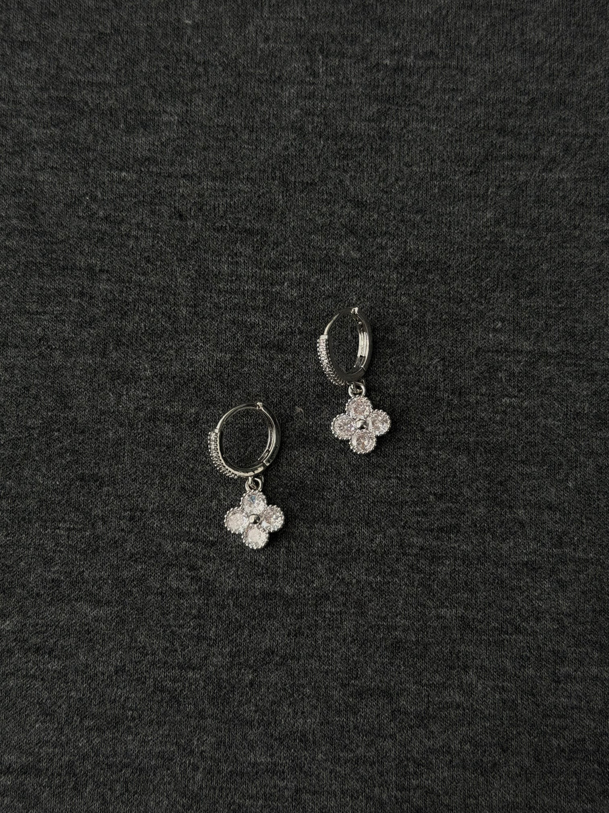 Clover earrings, silver