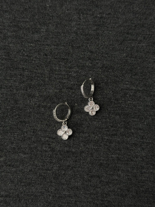 Clover earrings, silver