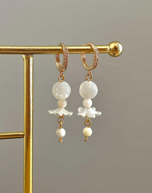 Misty Bloom earrings, golden