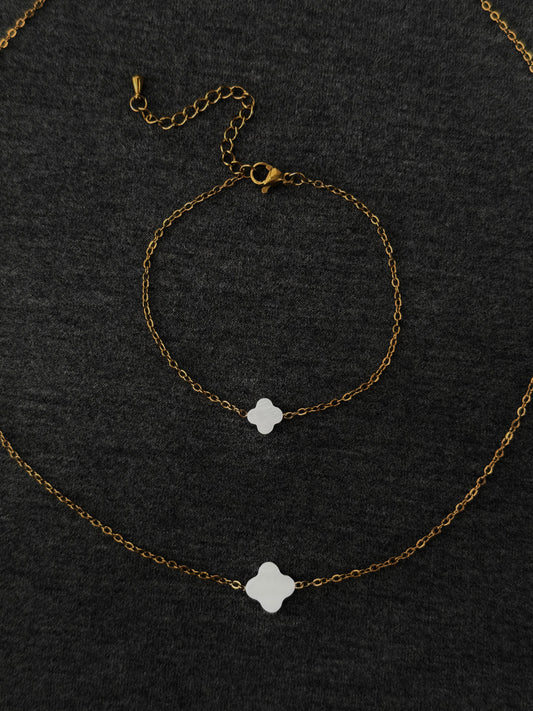 The Noela set, gold/silver