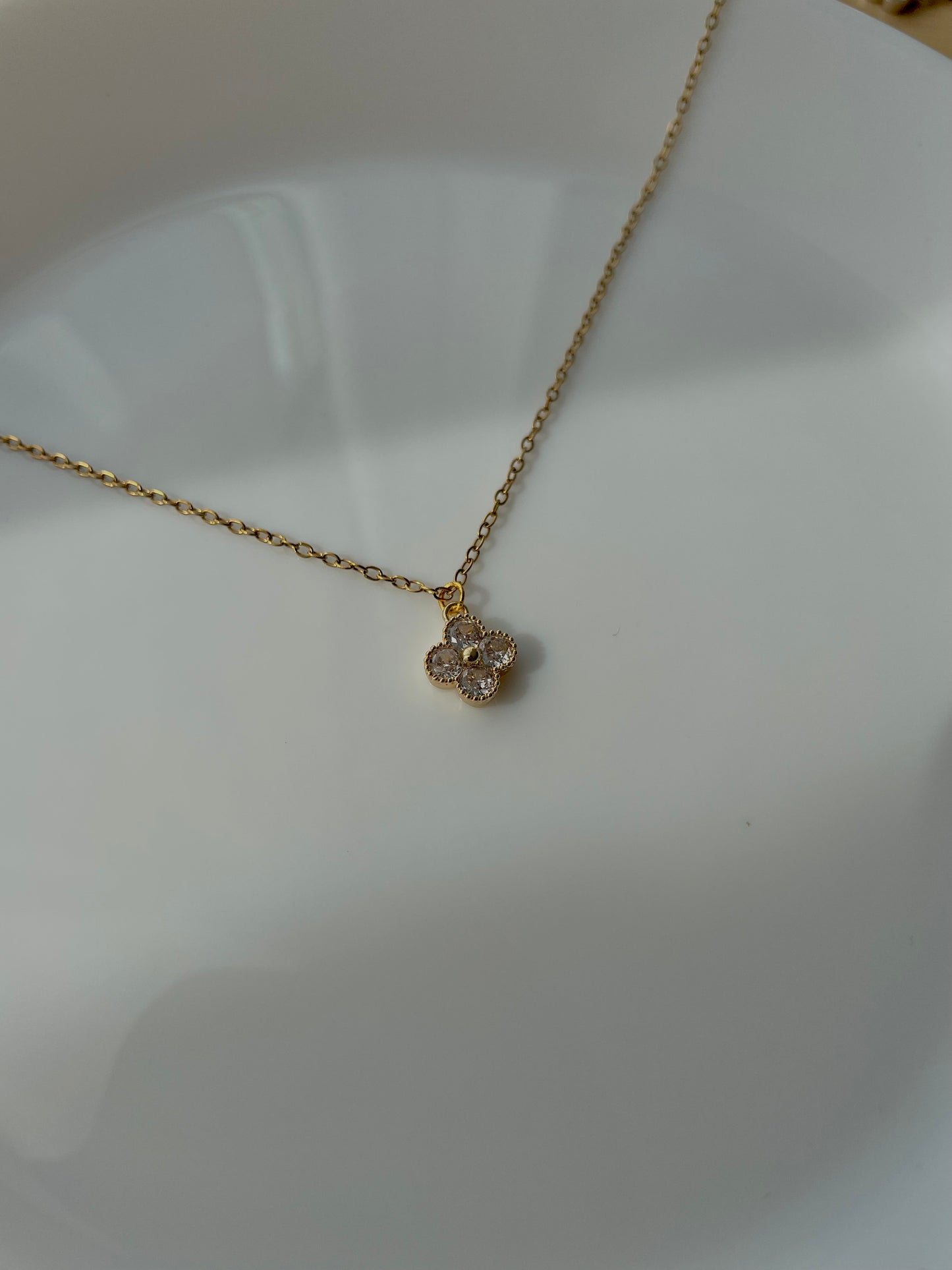 Clover Necklace, gold