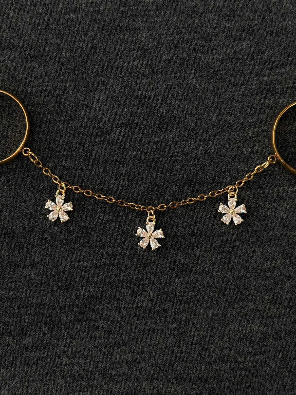 Double ring chain, gold rhinestone daisy
