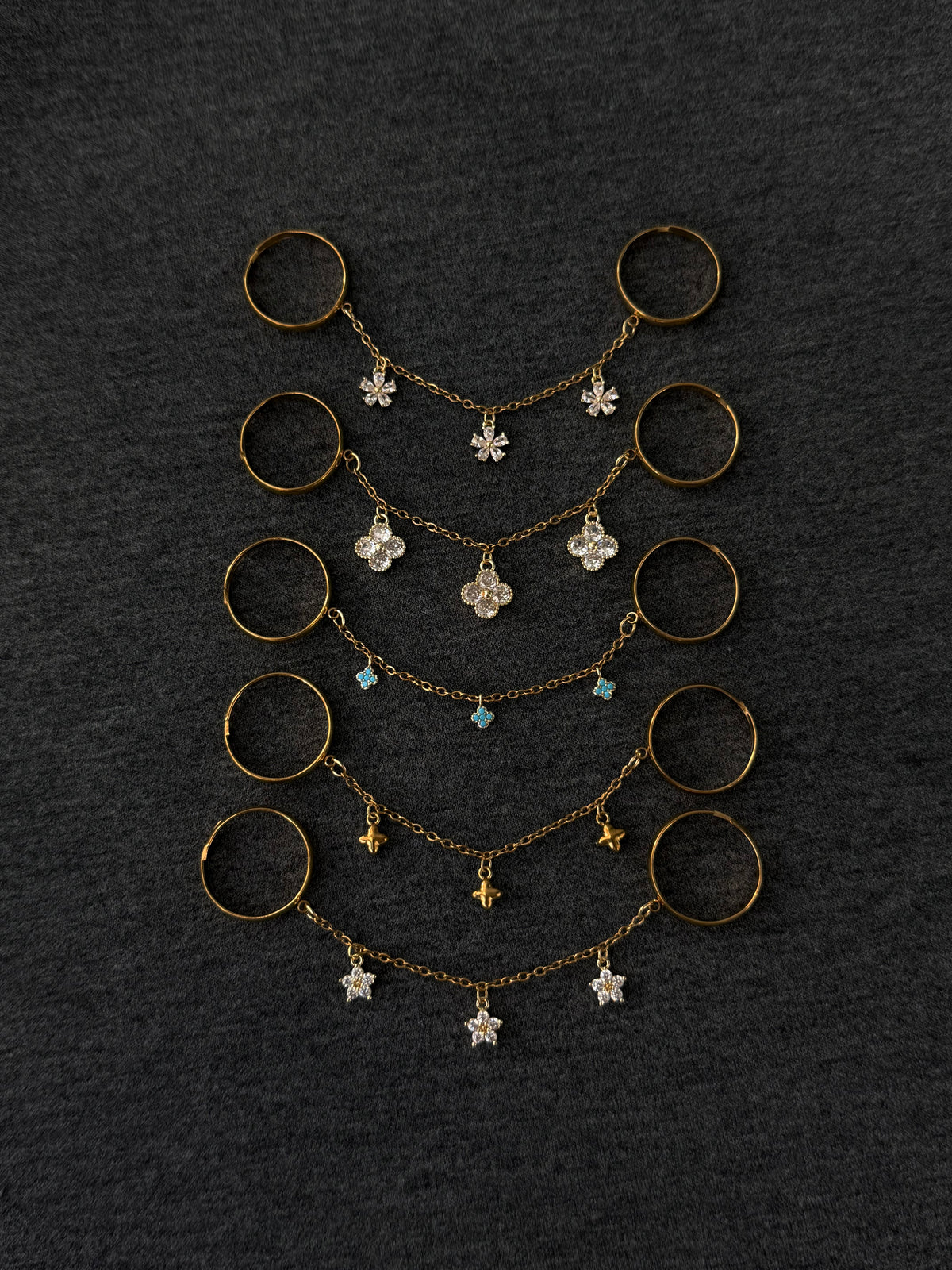 Double ring chain, gold rhinestone daisy