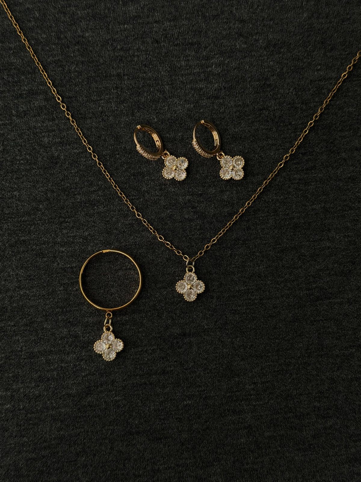 The Clover set, gold