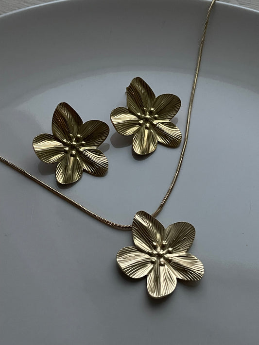 Golden Flower Jewelry Set, Stud earrings and necklace
