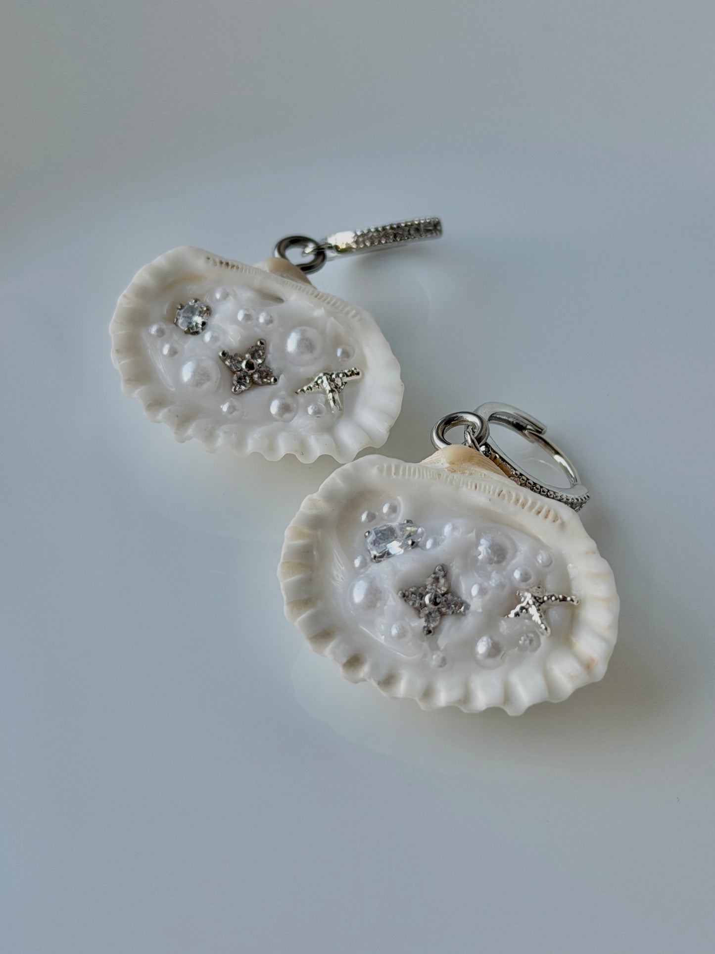 Tiny Treasure earrings, silver