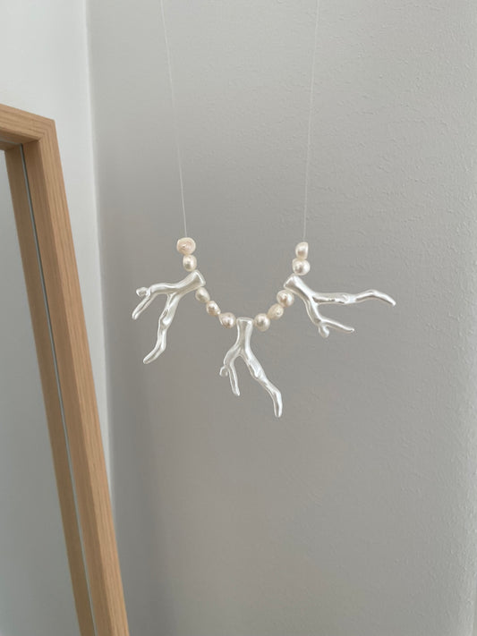 Coral Muse | Invisible necklace