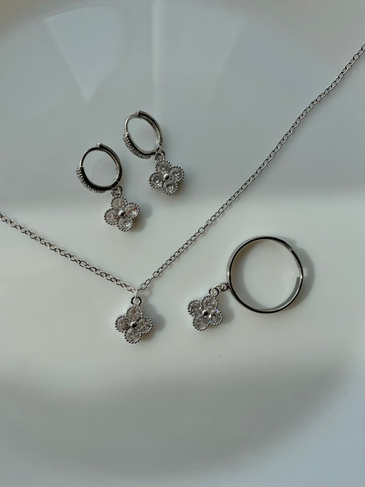 The Clover set, silver