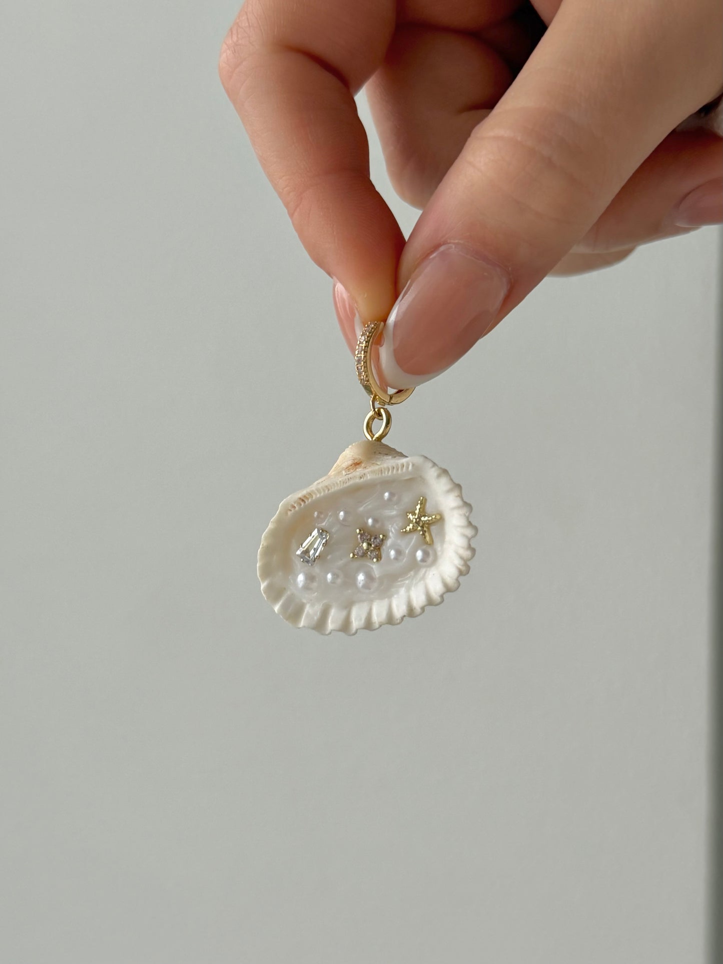 Tiny Treasure earrings, gold