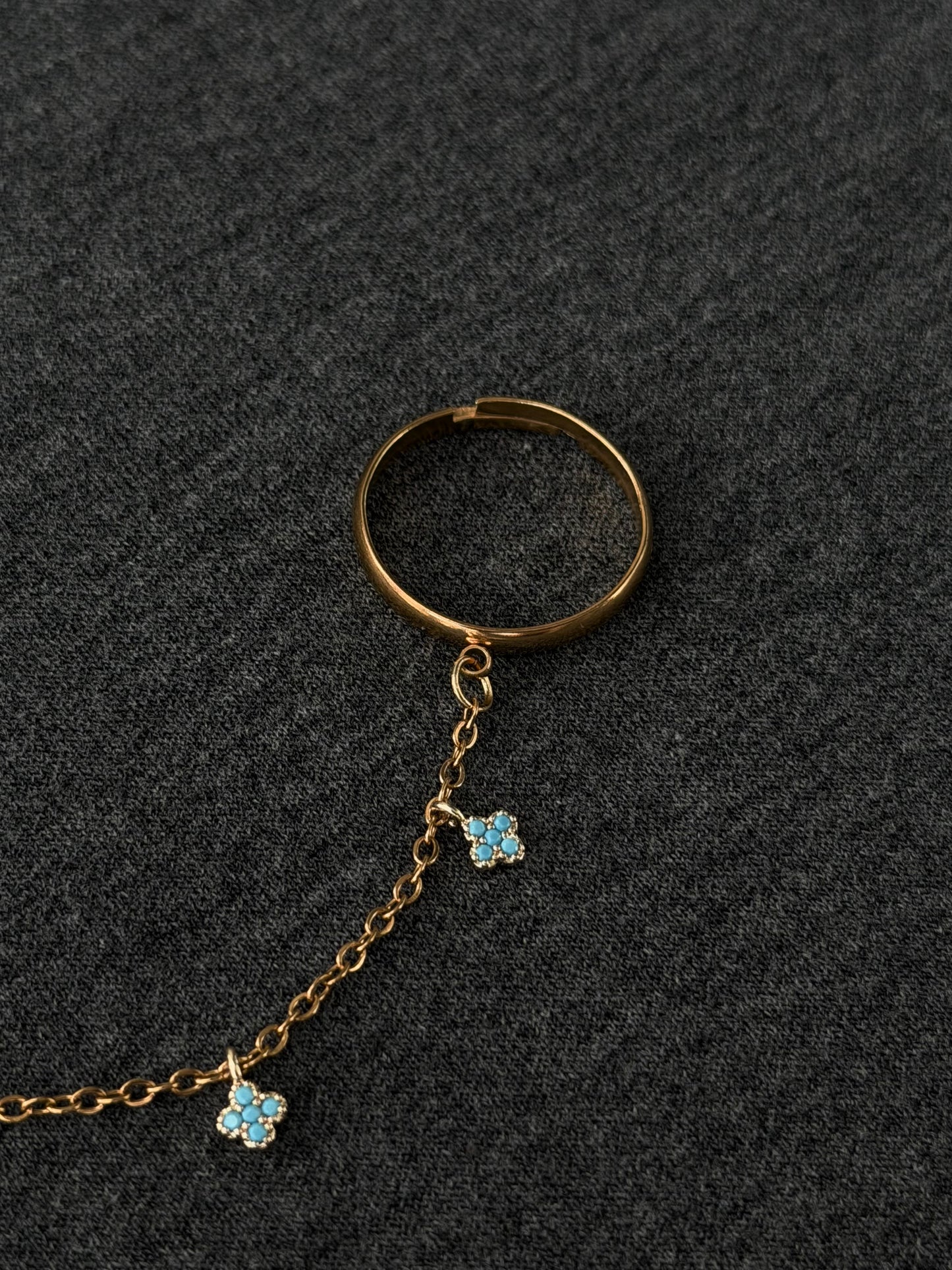 Double ring chain, turqoise rhinestone clover