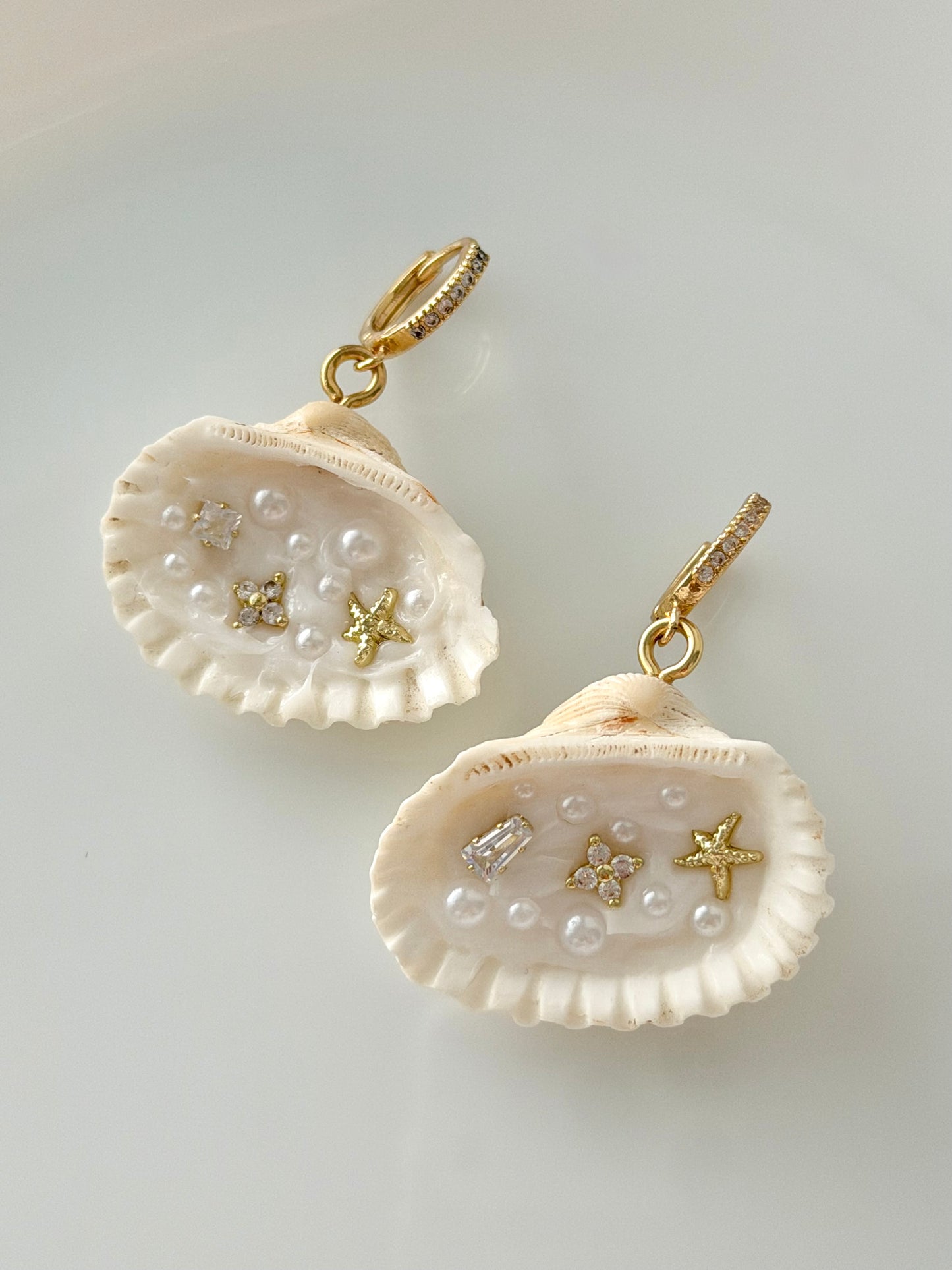Tiny Treasure earrings, gold