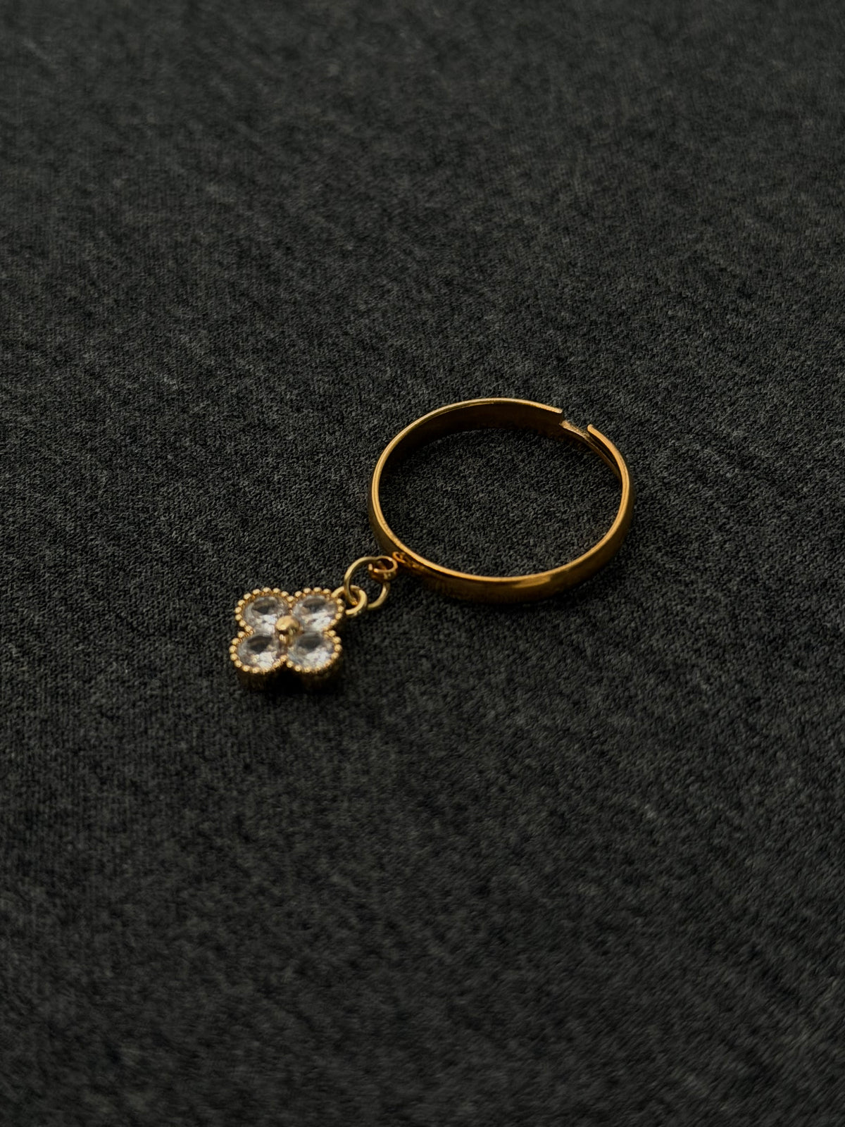 Dangle Clover Ring, gold