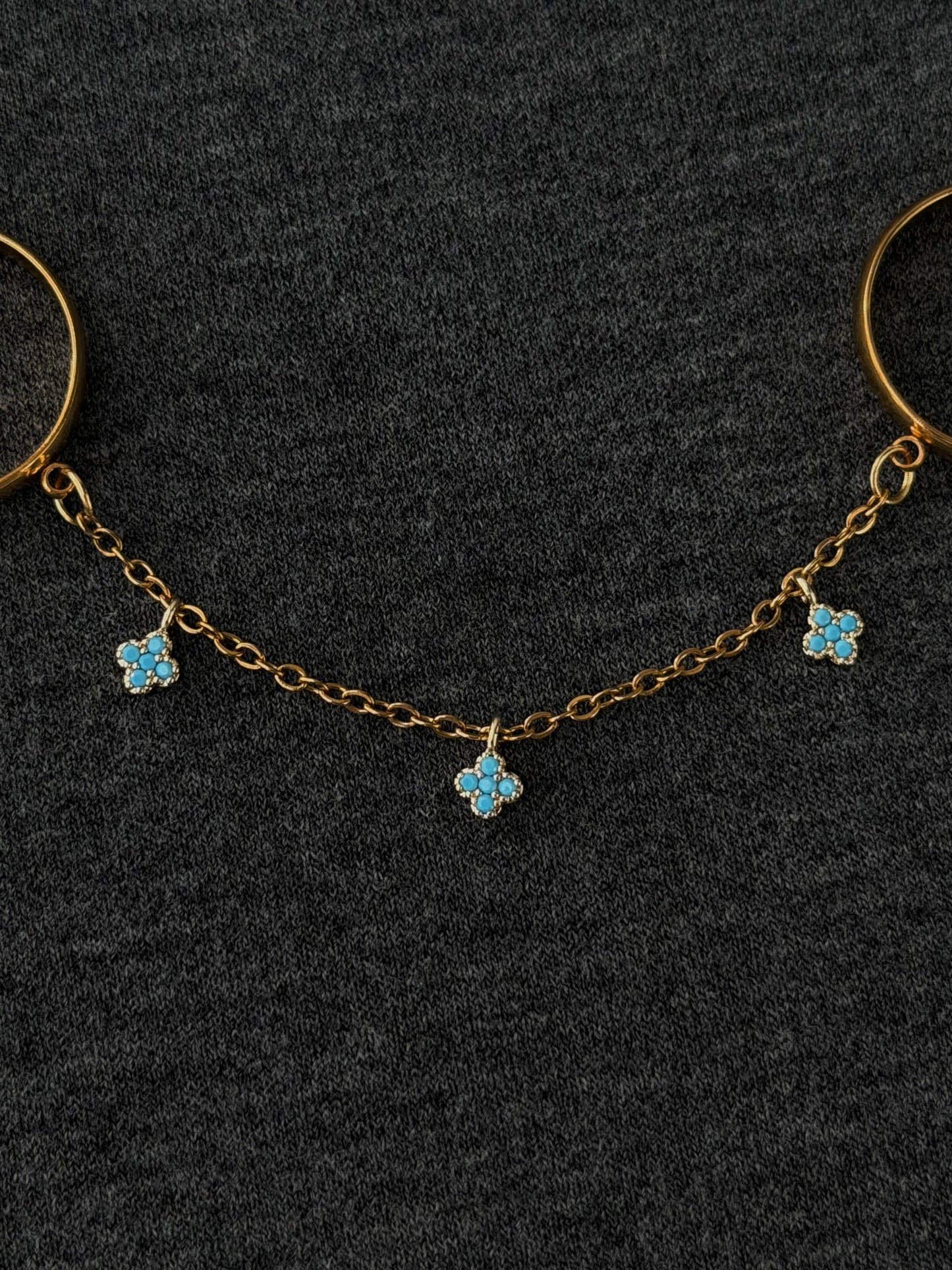 Double ring chain, turqoise rhinestone clover