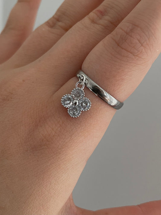 Dangle Clover Ring, silver