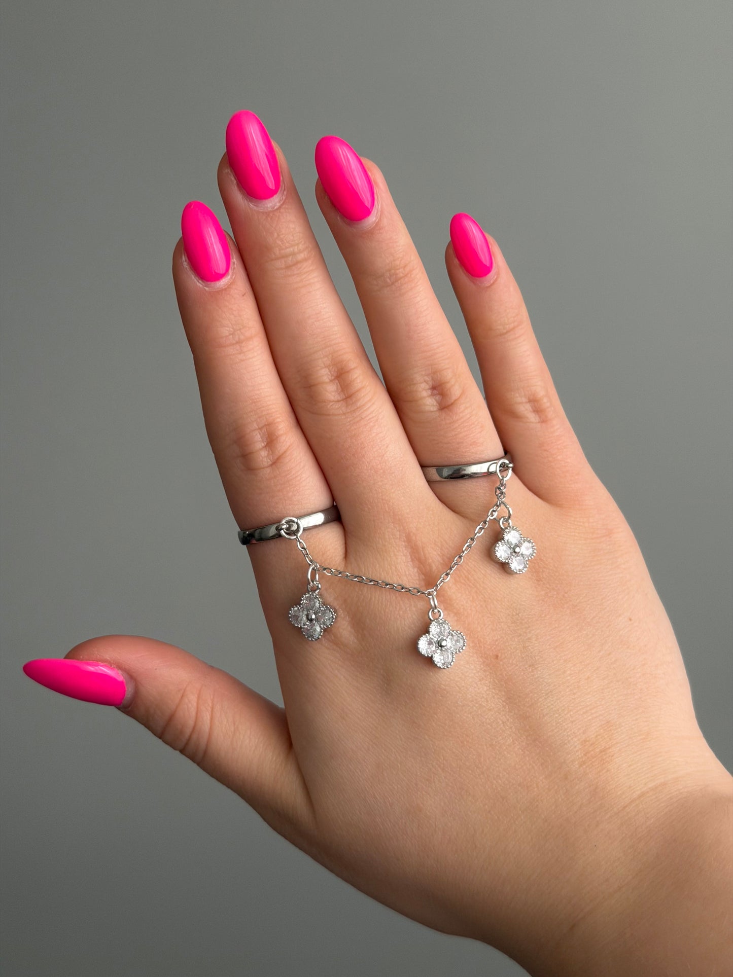 Double ring chain, silver rhinestone clover