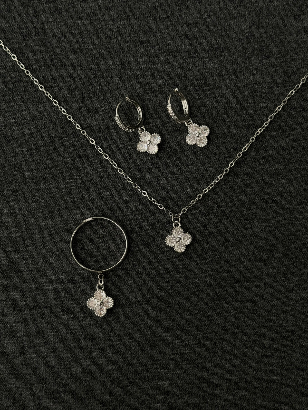 The Clover set, silver