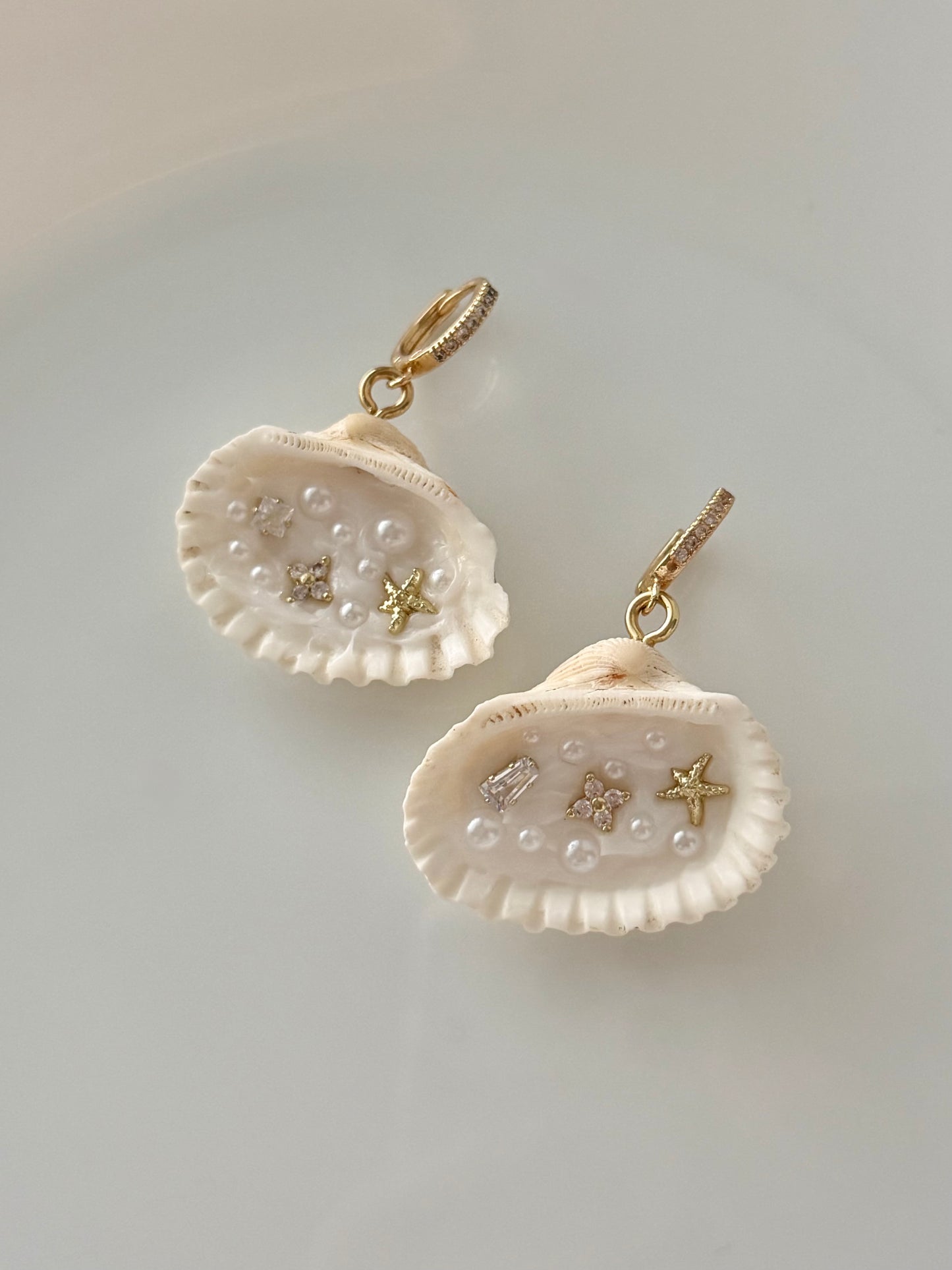Tiny Treasure earrings, gold