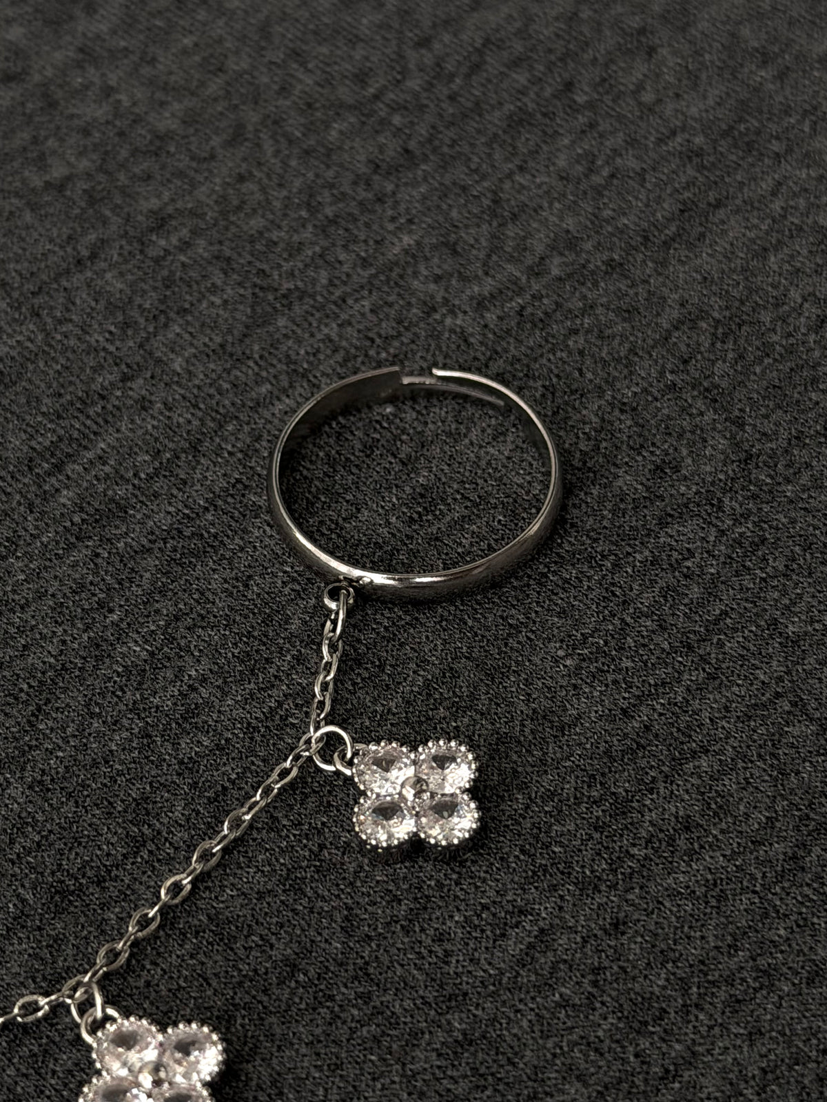 Double ring chain, silver rhinestone clover