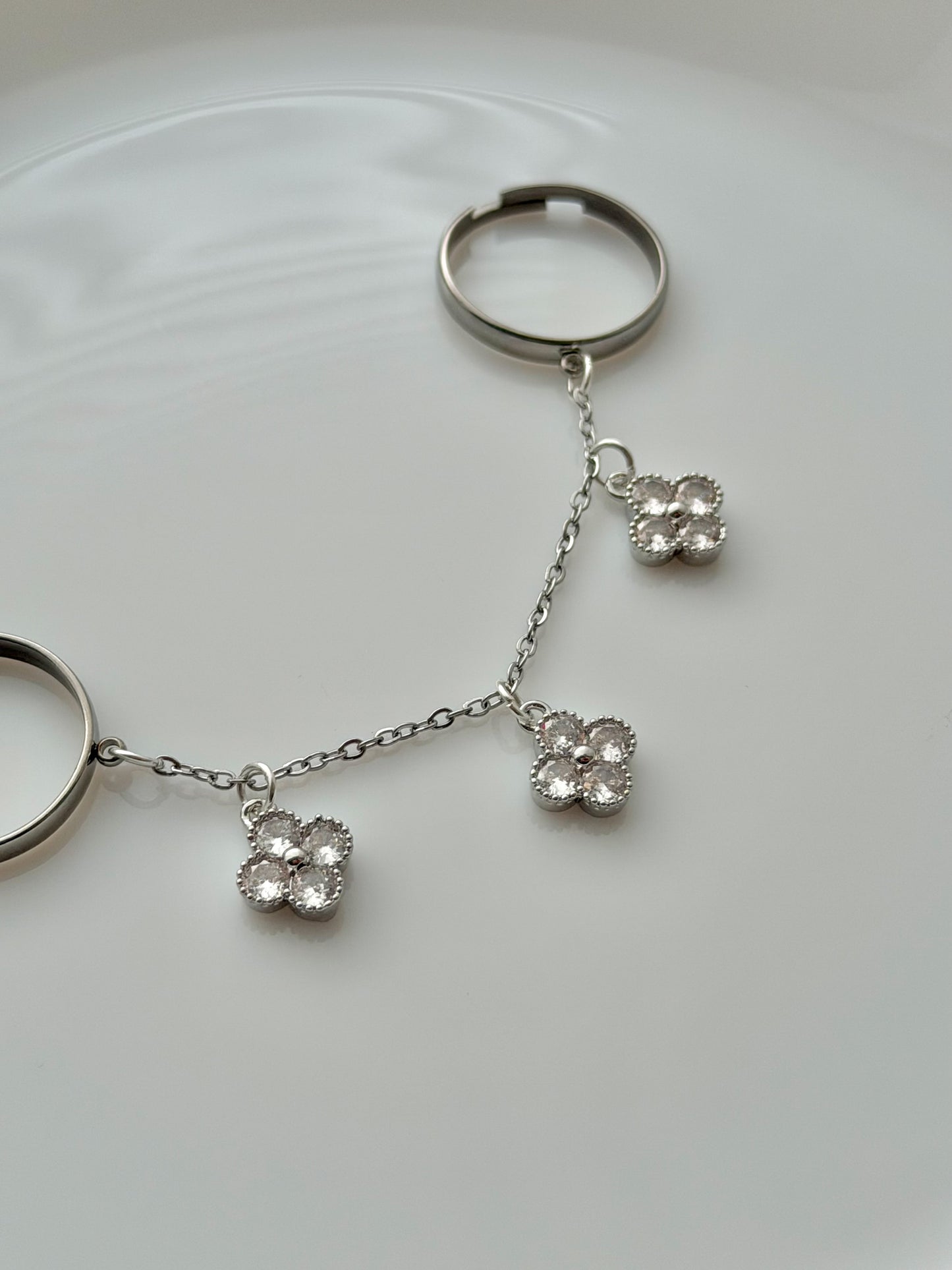 Double ring chain, silver rhinestone clover