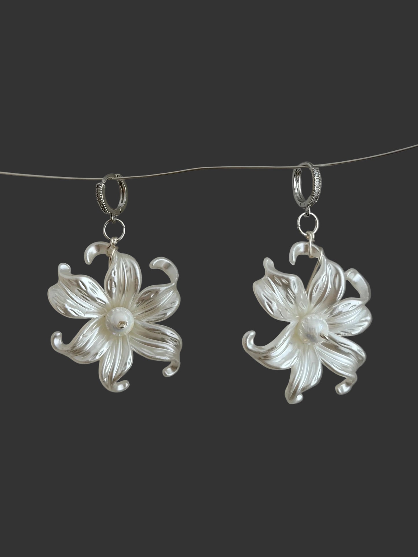 Alira earrings, silver